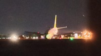 Pesawat tersebut tergelincir hingga ke ujung runway Bandara Mozes Kilangin Timika. (Foto: Dokumen Istimewa)