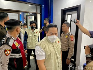 5 Jam Geledah Balai Kota Bandung, KPK Bawa 3 Koper Hitam
