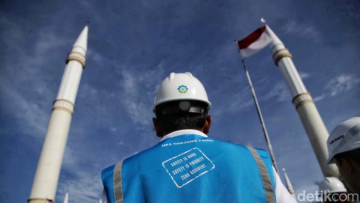 PLN Unit Distribusi Jakarta Raya gelar Apel Siaga Kelistrikan Ramadan dan Idul Fitri 1444 H. Kegiatan ini untuk memastikan jaringan listrik aman saat Ramadan dan Lebaran.