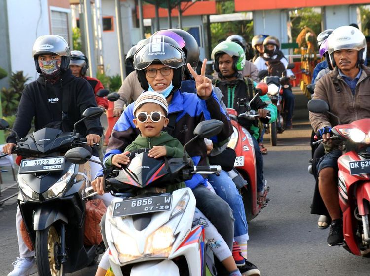 Potret Antrean Pemudik Motor Mulai Ramai di Pelabuhan Gilimanuk