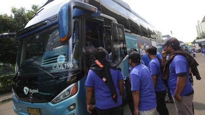 Potret Mudik Gratis Bagi Ratusan Tukang Cat