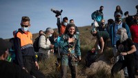 Ditanya apakah dia pernah berpikir untuk menekan tombol panik atau meninggalkan gua, dia menjawab: Tidak pernah. Sebenarnya saya tidak ingin keluar. Pengalamannya ini merupakan bagian dari proyek Timecave. Tujuannya untuk menilai bagaimana manusia hidup di bawah tanah dalam waktu yang lama. Lebih lanjut, para ahli ingin meneliti dampak isolasi sosial dan disorientasi sementara yang ekstrem pada tubuh manusia dari percobaan tersebut. Jorge Guerrero/AFP/Getty Images  