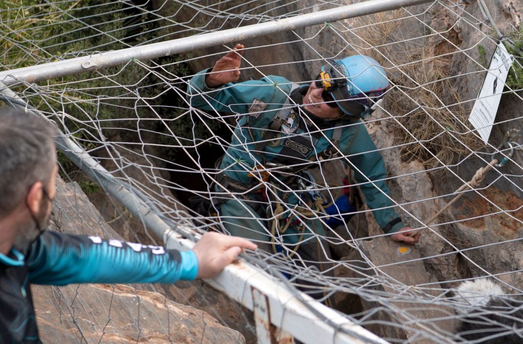 TOPSHOT - Spanish sportswoman Beatriz Flamini leaves a cave in Los Gauchos, near Motril on April 14, 2023 after spending 500 days inside. (Photo by JORGE GUERRERO / AFP) (Photo by JORGE GUERRERO/AFP via Getty Images)