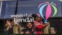 Senyum semringah pemudik karena bisa mengikuti program mudik gratis di Stadion Pakansari, Kabupaten Bogor, Jawa Barat. Mereka bahagia karena tak lama lagi akan berkumpul bersama keluarga di kampung halaman. Antara Foto/Yulius Satria Wijaya.