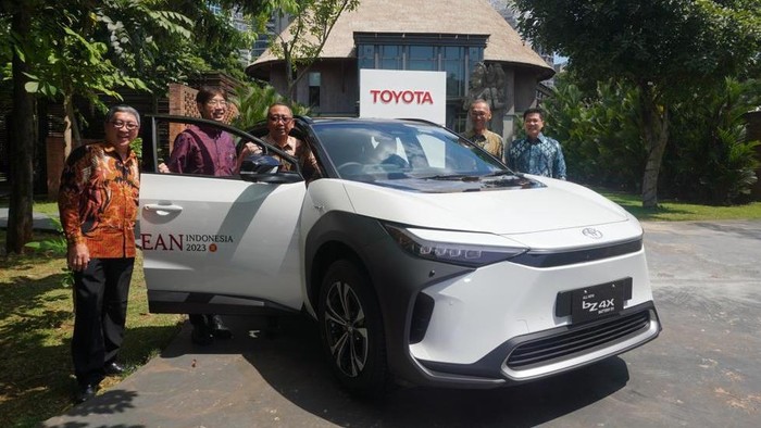 Potret Toyota bZ4X yang Bakal Mejeng di KTT ASEAN 2023 Labuan Bajo Potret Toyota bZ4X yang Bakal Mejeng di KTT ASEAN 2023 Labuan Bajo