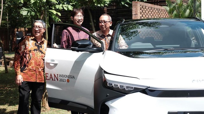 Potret Toyota bZ4X yang Bakal Mejeng di KTT ASEAN 2023 Labuan Bajo Potret Toyota bZ4X yang Bakal Mejeng di KTT ASEAN 2023 Labuan Bajo