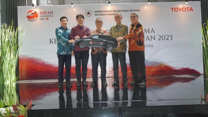 Potret Toyota bZ4X yang Bakal Mejeng di KTT ASEAN 2023 Labuan Bajo Potret Toyota bZ4X yang Bakal Mejeng di KTT ASEAN 2023 Labuan Bajo