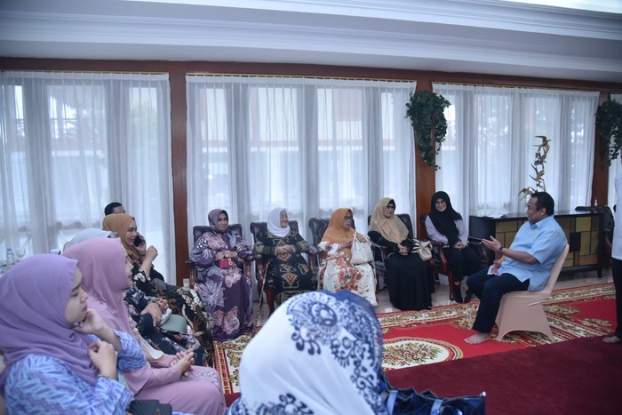 Rachmat Gobel Bukber Bareng Janda Pejuang
