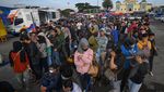 Ramai Penukaran Uang Baru di Rest Area Tol Japek