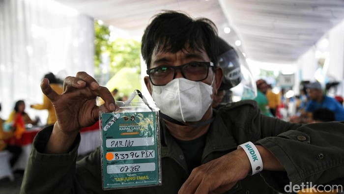 Ratusan Warga dan Motor Mudik Gratis Naik Kapal Pelni Ratusan pemudik menaiki kapal Pelni Dobonsolo di kawasan Terminal Penumpang Pelabuhan Tanjung Priok, Jakarta Utara, Senin (17/4/2023).