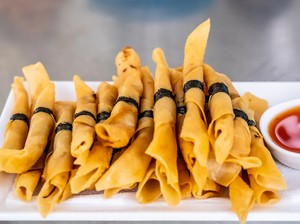 Resep Pangsit Gulung Goreng yang Renyah Gurih untuk Camilan Buka Puasa