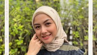 Hati Revalina S Temat kemudian mantap untuk memutuskan mengenakan hijab, terlebih karena dukungan sekitar. Foto: Instagram Revalina S Temat