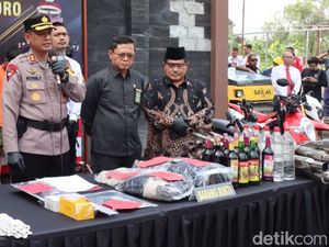 Ribuan Botol Miras Diamankan dari Warung Remang-remang Bojonegoro