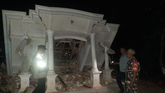 rumah ambruk gegara ledakan mercon di sumenep