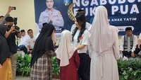 Polres Metro Bekasi Kota berkolaborasi dengan Yayasan Yukata Peduli Bangsa beserta Surya Duta Internasional (SDI) beserta Comunitas Jeep Adventure (CAJ) bersuka cita bersama sambut lebaran.