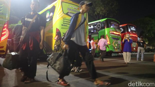 Seratusan pemudik program mudik gratis tiba di Pendapa Kabupaten Kudus, Senin (17/4/2023).