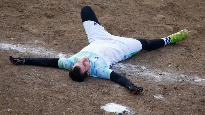 A goalkeeper takes rest during the Ramadan Football Tournament on a dirt field at a village before an Iftar (breaking fast) meal during the holy month of Ramadan in the Nile Delta city of Mansoura, Dakahlia, Egypt April 13, 2023. REUTERS/Amr Abdallah Dalsh