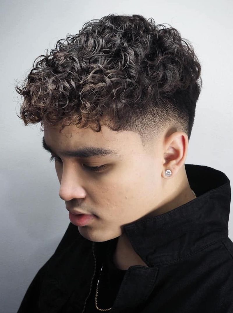Potongan rambut pria short curly