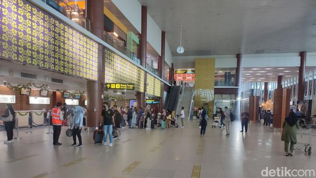 Situasi pergerakan arus mudik di Bandara SSK II Pekanbaru (Raja Siregar/detikcom)