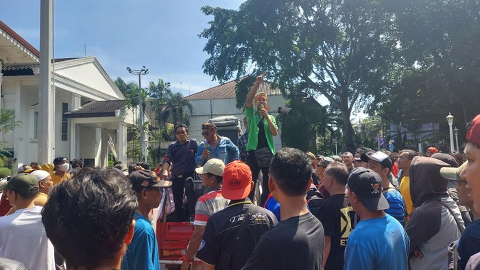 Sopir angkot Bogor mogok minta BisKita Transpakuan segera berbayar