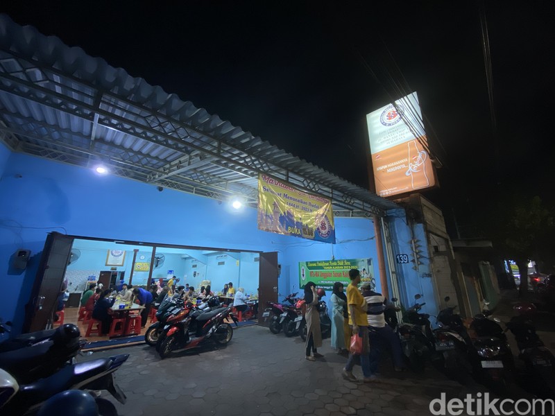 Spesial Belut Surabaya H. Poer, menyantap nikmatnya belut elek dengan sajian sambal cobek