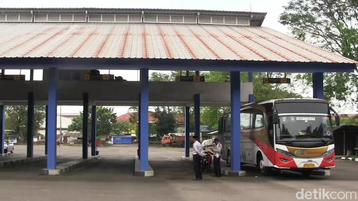 Suasana di Terminal Tipe A Subang, Senin (17/4/2023).