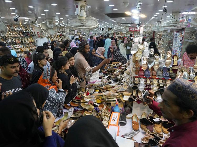 Suasana Pasar di Pakistan yang Ramai Jelang Hari Raya Idul Fitri