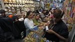 Suasana Pasar di Pakistan yang Ramai Jelang Hari Raya Idul Fitri