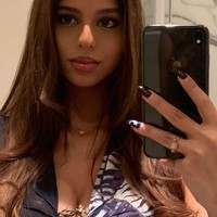 Meski masih mendapat komentar miring mengenai penampilannya, hal itu tidak menghalangi Suhana untuk merayakan kecantikannya. Ia pun tak jarang menggunggah foto selfie.Foto: Instagram Suhana Khan