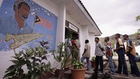 Timor Leste. Negara ini memiliki luas wilayah sekitar 15.000 km². Wilayahnya meliputi bagian timur pulau Timor, pulau-pulau terluar Jaco dan Atauro, dan kantong Oecusse. Negara ini memperoleh kedaulatan pada tahun 2002 dan menjadi salah satu negara baru di dunia. Getty Images/Dimas Ardian