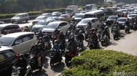 Pada minggu terakhir bulan Ramadan, Senin pagi jni jalan MT Haryono dan Tol Dalam Kota terpantau macet.