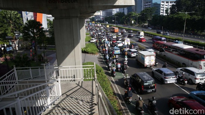 Tol Dalam Kota Dan Jalan Mt Haryono Macet Pagi Ini 3402