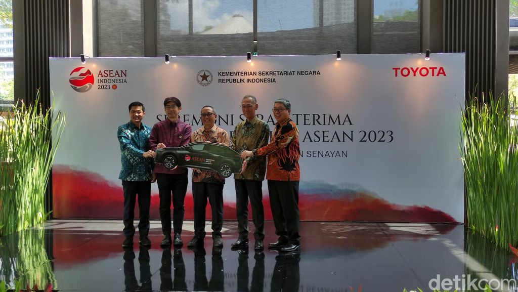 Toyota bZ4X dipinjamkan untuk KTT ASEAN 2023.