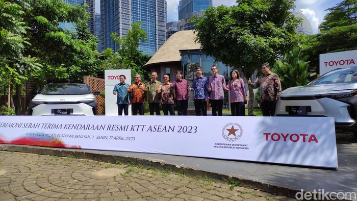 Toyota bZ4X dipinjamkan untuk KTT ASEAN 2023.