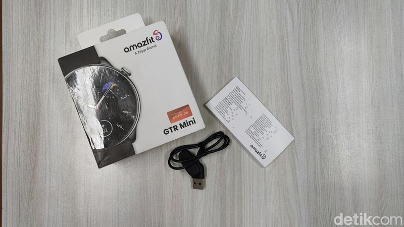 Amazfit resmi menghadirkan smartwatch terbarunya GTR Mini. Perangkat ini memiliki desain bodi yang sederhana namun tampak mewah, yang ditawarkan dengan harga murah.