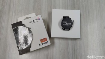 Disuguhkan dengan desain sederhana, jam pintar ini dibanderol dengan harga murah namun tetap tampak mewah. Foto: (Panji Saputro/detikINET)