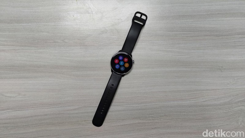 Amazfit resmi menghadirkan smartwatch terbarunya GTR Mini. Perangkat ini memiliki desain bodi yang sederhana namun tampak mewah, yang ditawarkan dengan harga murah.