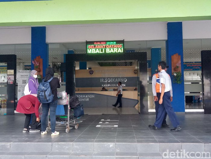 Warga di terminal Ir Soekarno Klaten mulai mudik ke daerah asal, Senin (17/4/2023).