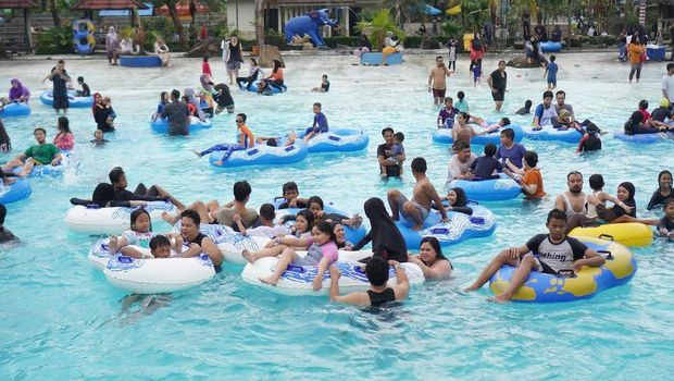 Waterparak di Sangkan Resort Aqua Park, Kuningan