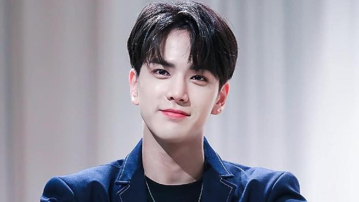 Potongan rambut Two Block Younghoon The Boyz