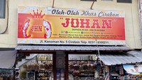 Mau berburu oleh-oleh khas Cirebon di satu tempat? Mampirlah ke Toko Johan.