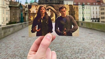 Jembatan Charles adalah struktur megah di jantung kota Praha. Di sinilah MJ mengetahui bahwa Peter dapat memanjat tembok Foto: Thomas Duke