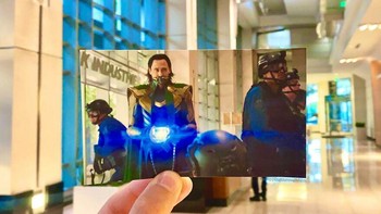 Sebuah lobby perkantoran di Atlanta, Georgia disulat menjadi Stark Tower, lokasi serial Loki. Foto: Thomas Duke