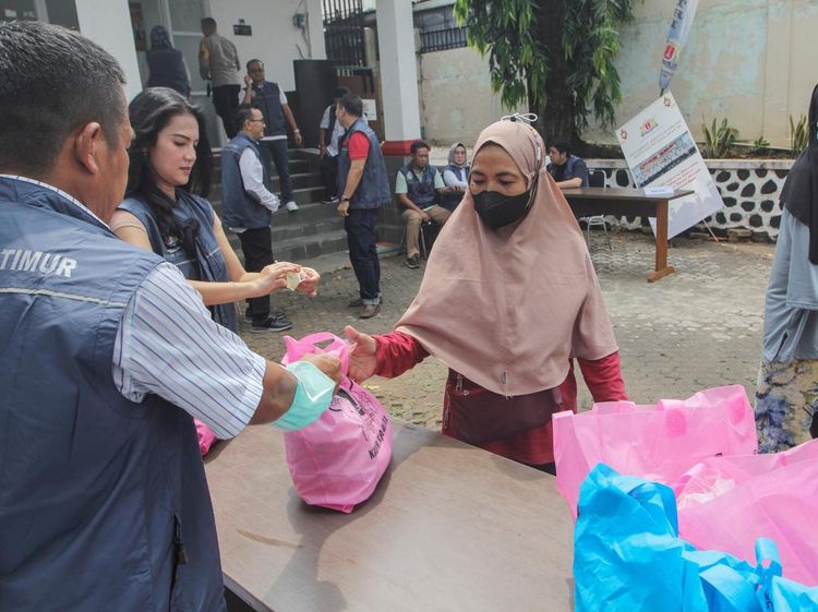 Berburu Sembako Murah di Bazaar Kadin