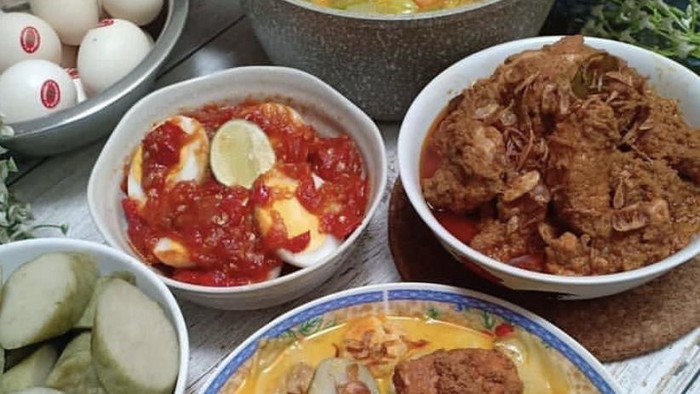 Aneka sajian menu lontong sayur (Foto: Istimewa)