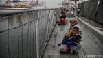 Antusias Warga Mudik Gratis dengan Kapal Perang TNI AL