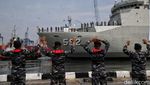 Antusias Warga Mudik Gratis dengan Kapal Perang TNI AL