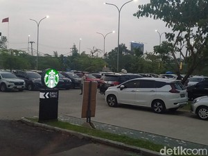 Rest Area Km 260 Tol Pejagan-Pemalang Ramai Pemudik Jelang Buka Puasa