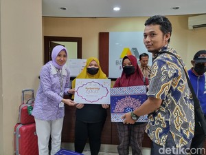 Berbagi Kebahagiaan, Mega Syariah KCP Surabaya Semut Salurkan 75 Paket Zakat