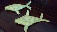 Tak kalah menarik perhatian, ketupat berbentuk ikan ini juga bisa jadi pilihan untuk lebaran nanti. Ukurannya lebih besar sehingga bisa dimakan bersama-sama. Foto: Instagram/Twitter